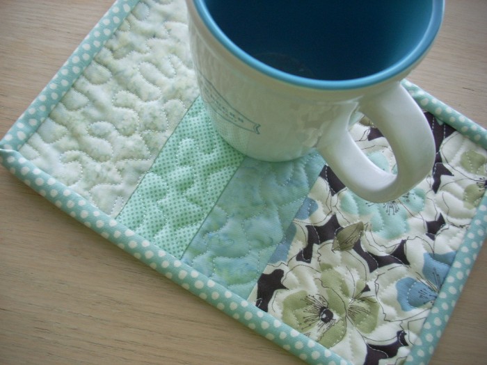 iced blue mug rug