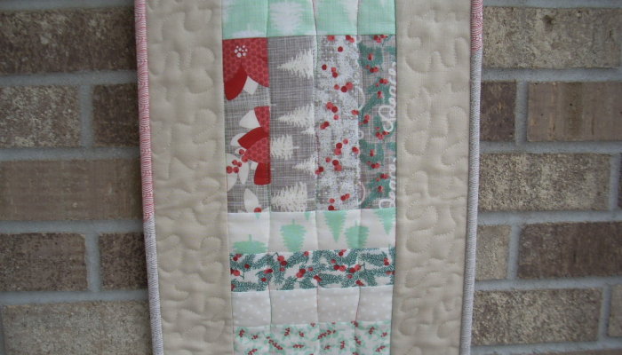 winterberry tablerunner