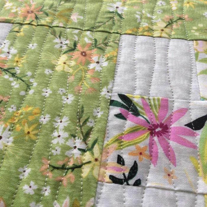 On the homestretch #blushandbloom #quiltmarketprep #izapearl #lovemylife #deadlinesarelooming #nowtobind @izapearldesign @windhamfabrics happy Monday!