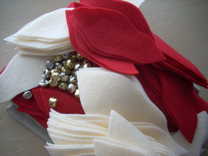 poinsettia pillow kit